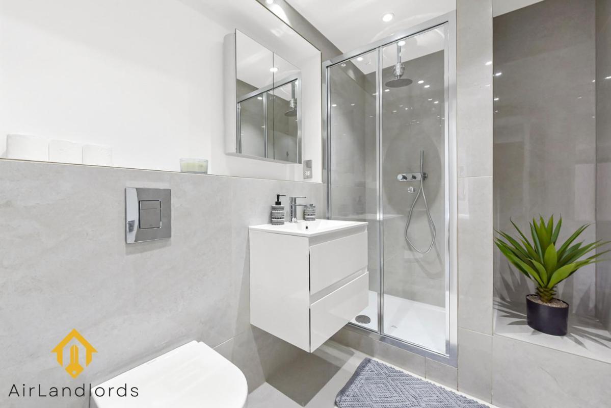 Exclusive 2 Bedroom Flat Near Buckingham Palace Лондон Екстериор снимка